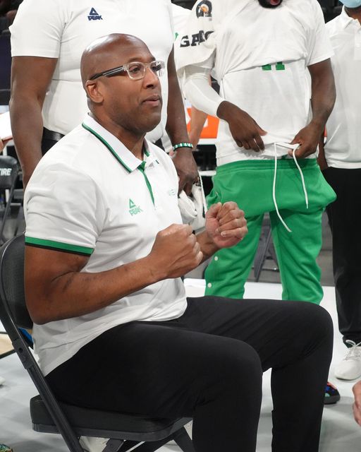 D'Tigers Coach